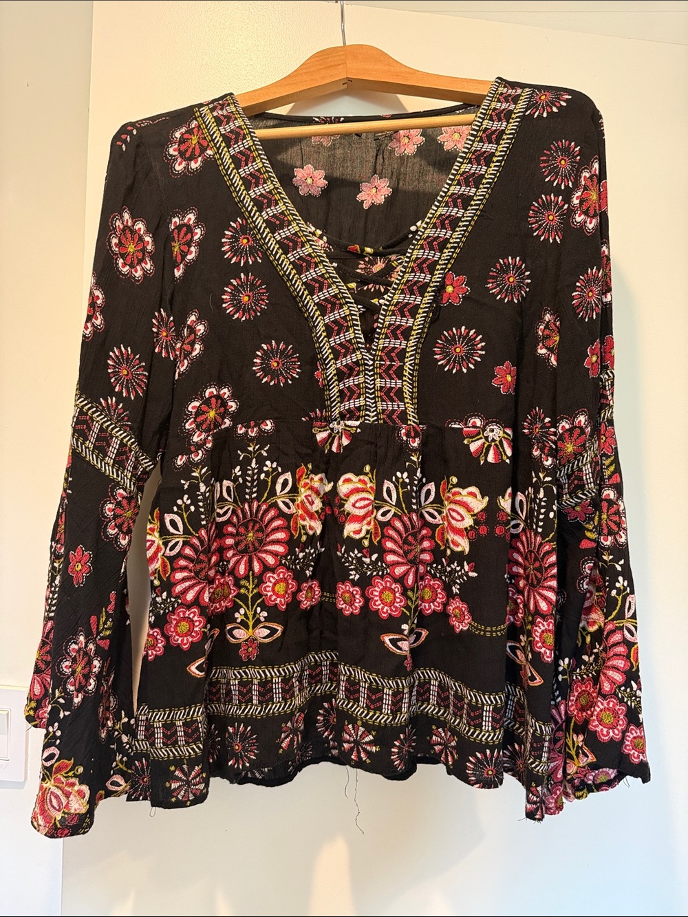 Lola P size small boho embroidered top